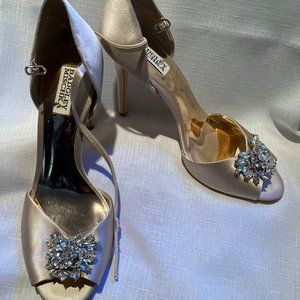 Badley Mischka Sat8in Shoes